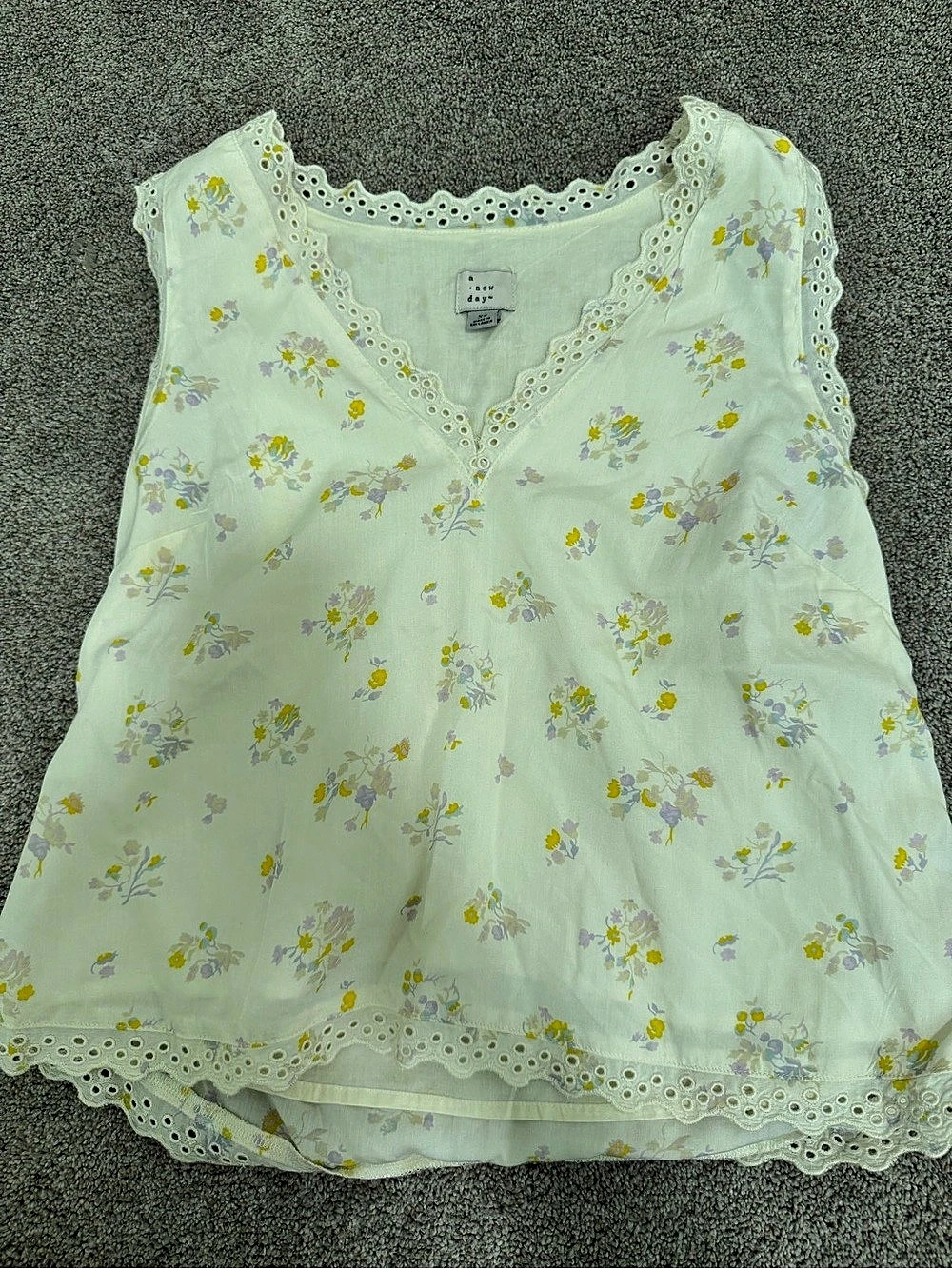 A New Day Floral Eyelet Trim Tank Top White & Yellow